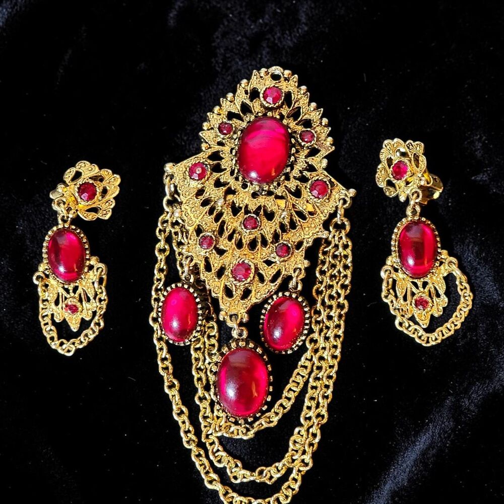 VTG Ruby Red Glass Brooch Clip Earrings Set Gold Tone Dangle Gothic Victorian